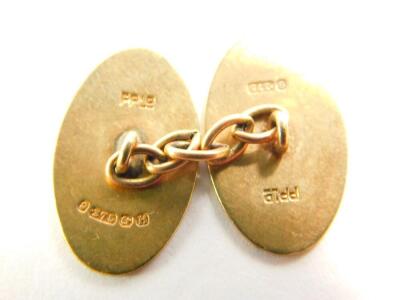 A pair of 9ct gold oval chain link cufflinks, initial engraved, 6.4g. - 2