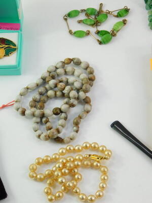 Silver and costume jewellery, including earrings, crystal necklaces, Toledo Damascene bangle, earrings and French jet beads, cigarette holder and coins. (1 tray) - 4