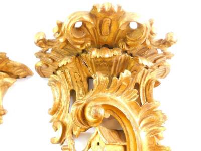 A pair of 19thC Chinese Chippendale style gilt wood wall brackets, 38.5cm high. - 2