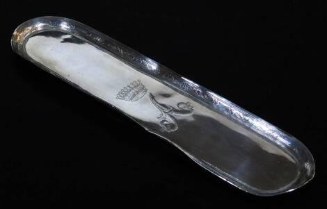 An early 20thC Indian pen stand, of oval form with A and crown crest to the centre, Indian white metal, unmarked. 21cm wide.