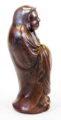 A Japanese Bizen figure of the Buddhist monk Daruma in standing pose, Meiji period, 25.8cm high. - 4