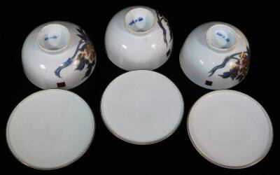 A set of five similar Japanese porcelain bowls and covers, decorated blue, peach and gold with branches of peonies, signed on the base Genroku sei, Meiji/Taisho period, 8.5cm high, 12.8cm diameter. Genroku Tominaga (1859-1920) was a leading studio cerami - 3