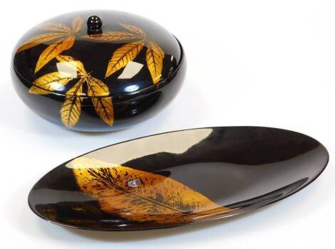 A Vietnamese Minhtam gold hand dish, of shaped oval form, decorated with leaf, 49cm wide, and a similar designed lidded box.