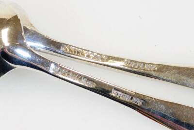 A pair of Victorian silver open salts, partially gadrooned with strap handles on rectangular feet, with spoons, Sheffield 1886, 10cm wide, 2oz. (cased) - 4