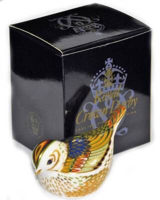 A Royal Crown Derby Collectors Guild paperweight firecrest ornament, gilt stopper, 8cm wide. (boxed) - 4