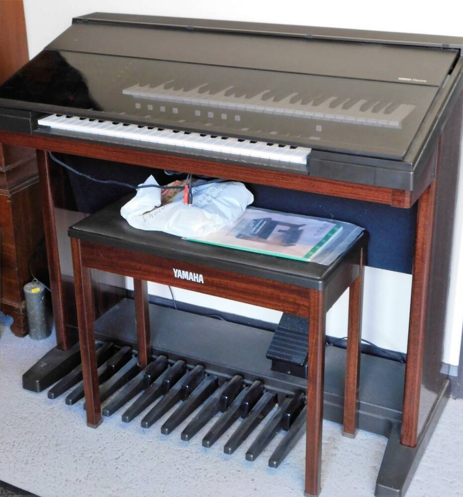 A Yamaha Electone EL-40 keyboard, 102cm high, with stool, manual