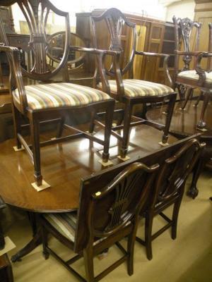 A mahogany extending dining table in Regency style and a set of six mahogany dining chairs