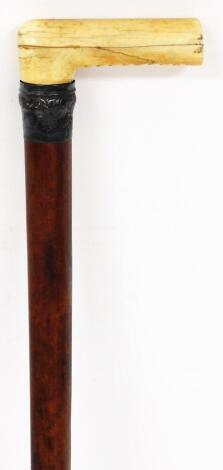 An early 20thC walking stick, with silver collar and cylindrical stem, marks rubbed, 86cm high.