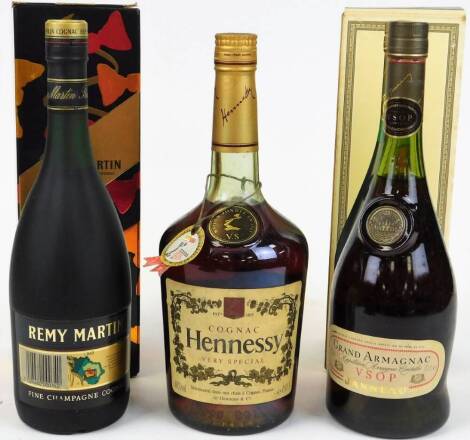 Various alcohol, brandy, a bottle of Hennessey cognac, Very Special 40% volume brandy, boxed bottle of Remy Martin and a Grand Armagnac Janneau VSOP. (3)