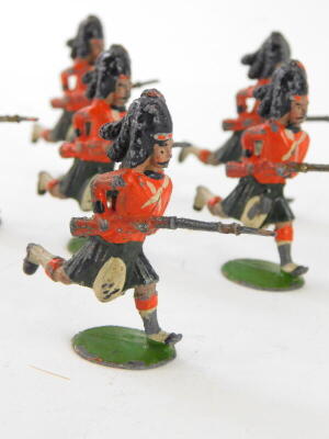 A set of eight Britains Black Watch charging lead soldiers, set eleven, 1904-1911, oval base edition. - 2