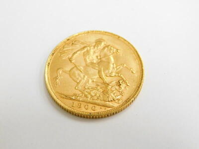 A Victorian full gold sovereign, dated 1900. - 2