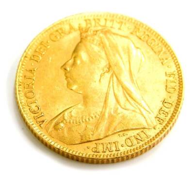 A Victorian full gold sovereign, dated 1900.