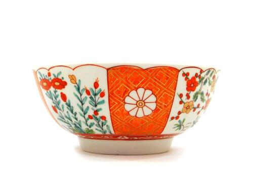 A Worcester First Period porcelain slop bowl, decorated in the Scarlet Japan pattern, 15cm diameter.