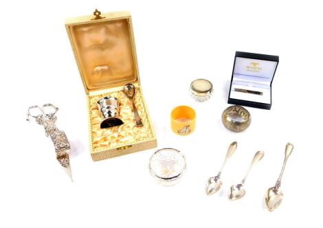 Three Continental silver coffee spoons, 0.94oz., pair of plated scissor action candle snuffers, an Indian white metal napkin ring embossed with elephants, further napkin ring, two glass salts with silver rims, silver tie clip, boxed, and an Oka Art Deco c