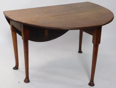 An early 19thC oak gateleg table, with oval fall flap top, turned legs with pad feet, 122cm wide, 133cm long. - 2