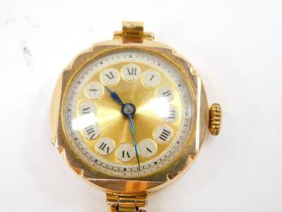 A lady's 9ct gold cased wristwatch, circular gilt and silvered dial, bearing Roman numerals, Swiss fifteen jeweled movement, London 1927, on a 9ct gold expanding bracelet, 20.1g. - 2