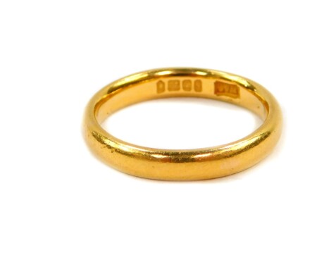 A 22ct gold wedding band, size Q/R, 6.2g.