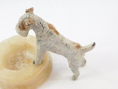 An early 20thC alabaster ashtray, surmounted with a cold painted lead figure of an Airedale terrier, 20cm wide. - 2