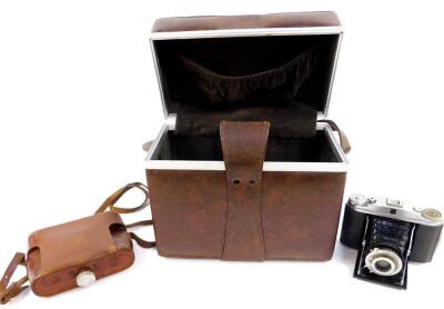 An Agfa Isolette II camera, cased, with camera bag. (2)