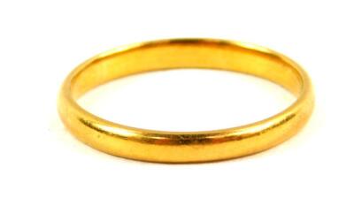 A 22ct gold wedding band, size P/Q, 2.5g.