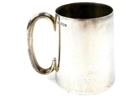 A George V silver tankard, of plain form, Walker & Hall, Sheffield 1920, 7.51oz.