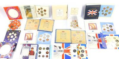 United Kingdom brilliant uncirculated coin collections, comprising 1986., 1990 (x2)., 1991 - 1992 (x2)., 1994 - 1995., 1996 (x3)., 1997 - 1999. (15)