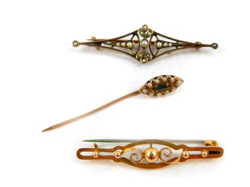 A Victorian 9ct gold bar brooch, a 9ct gold and seed pearl brooch, and a demantoid garnet and seed pearl tie pin, 5.5g. (3)