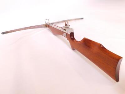 A cross bow, 84.5cm wide, 87cm deep. - 2