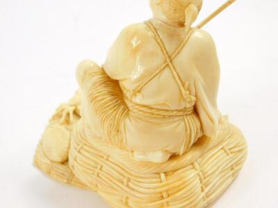 A Japanese ivory okimono figure of a seated fisherman, with bamboo rod, seated on his creel, crab and shell on the mat beside him, signed Shinppyo (?) to the base, Meiji period, 9.5cm high. - 4