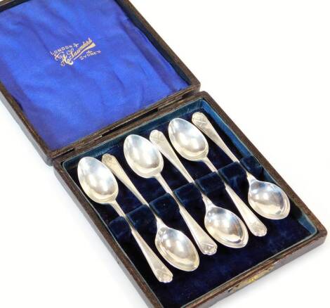 A set of six George V silver golfing related teaspoons, with golf club and ball heads, in fitted case, Sheffield 1933, 10cm long, 2.5oz. (cased)