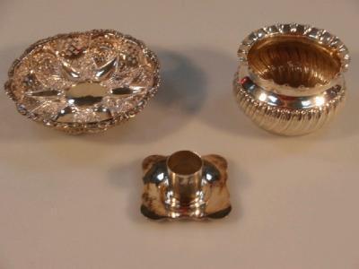 A late Victorian silver bon-boniere of circular form