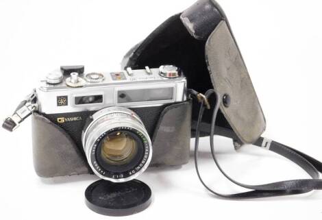 A Yashica G camera, 10cm high, with Japanese DX1:1.7 1=45mm lens.