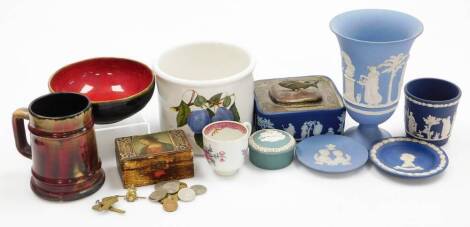 Various pottery and effects, Wedgwood teal jar and cover, 7cm diameter, vase, decorative casket, various other Wedgwood, small quantity of coins and decorative effects, etc., Portmeirion planter, porcelain early 19thC Newhall style tea cup, etc. (a quant