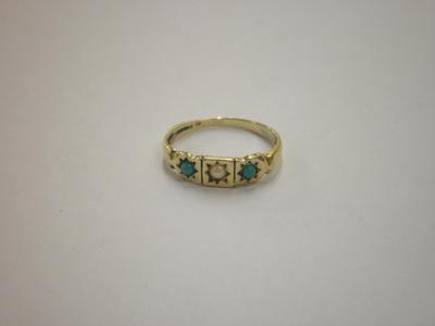 A 9ct gold dress ring set with turquoise and seed pearls