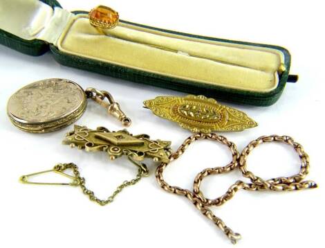 A small group of Victorian and later jewellery, comprising a 9ct gold filigree design bar brooch, another set with tiny diamond, a gilt metal locket on t clip, a part chain, yellow metal, unmarked and a gilt metal stick pin. (5)