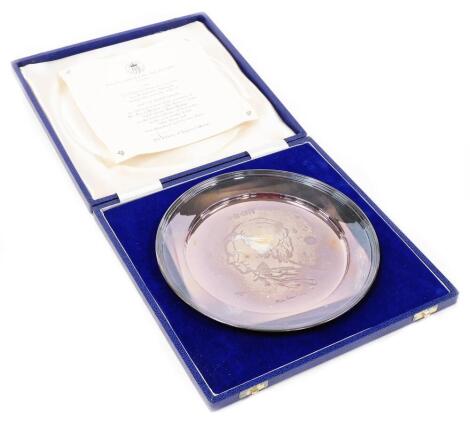 An Elizabeth II silver Library of Imperial History limited edition plate, in commemoration of the marriage of Her Royal Highness The Princess Anne and Captain Mark Phillips, 14th November 1973, limited edition no. 678/2000, London 1973, 23cm diameter, in 