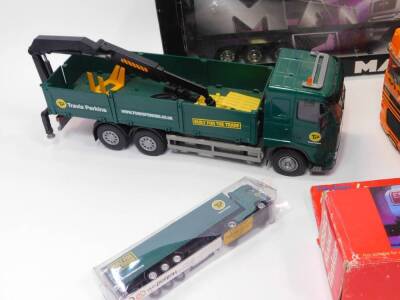 A NewRay die cast model of a long hauler, scale 1:32, boxed., an Esso Collection Road Tanker, boxed., Holland Express Low Loader., Travis Perkins Volvo open bed lorry, and a Search Impex Ltd Travis Perkins lorry. (5) - 3