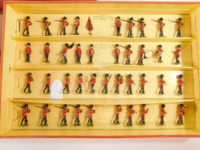 Britains 155 The Changing of the Guard at Buckingham Palace, a collection of painted lead soldiers of the Coldstream guards band and marching guard, Scott's guards, four sentry boxes, in original two tier illustrated labelled display box, one sentry box a - 2