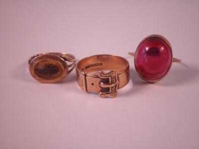 A yellow metal ring set with a facet cut oval citrine (badly paper worn)