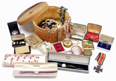 A quantity of costume jewellery and effects, comprising a Timex wristwatch, evening necklaces, Ingersoll wristwatch, faux pearl necklaces, evening necklaces, etc. (a quantity)