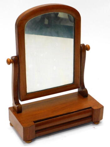 A Victorian mahogany swing frame dressing table mirror, the box base with a single drawer, 38cm wide.