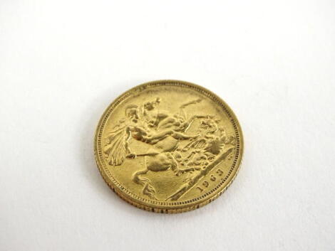 An Elizabeth II full gold sovereign 1963, 8.0g.