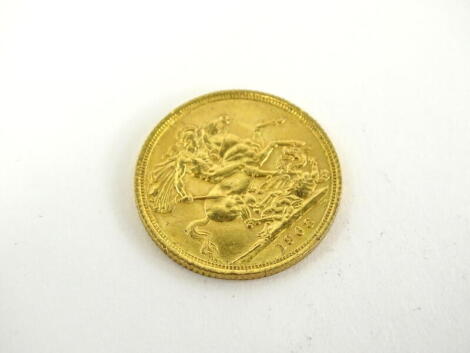 An Elizabeth II full gold sovereign 1963, 8.0g.