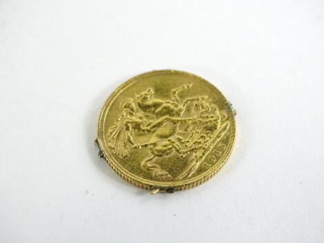 A George V full gold sovereign 1915, 8.0g.