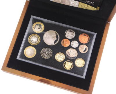 A Royal Mint United Kingdom Executive Proof Coin Set 2011, with certificate No 0005, cased. - 2