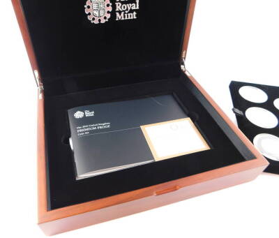 A Royal Mint United Kingdom 2015 Premium Proof Coin Set, cased and boxed, with certificate. - 3