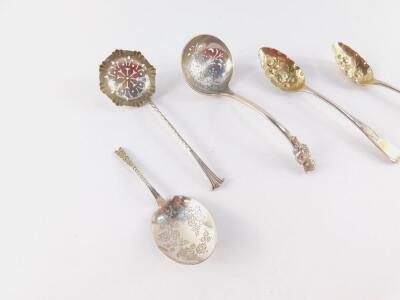 A pair of George III silver berry spoons, London 1809, a pair of Edward VII silver sugar tongs, Sheffield 1903, caddy spoon with engraved floral decoration, Sheffield 1902, Victorian sugar sifting spoon, Birmingham 1883 and a George V silver sugar sifter - 3