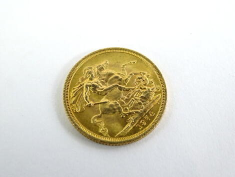 An Elizabeth II full gold sovereign 1974, 8.0g.