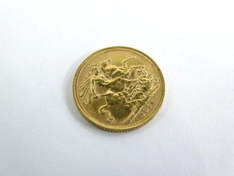 An Elizabeth II full gold sovereign 1976, 8.0g.