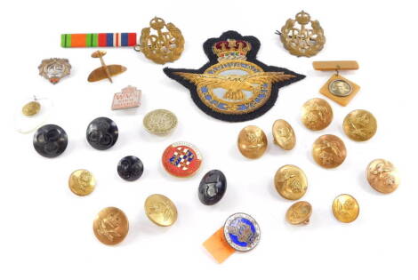 RAF badges and buttons, Royal Naval white metal and enamel badge, Holland CC Lincolnshire Air Raid Welfare enamel badge, WVS Civil Defence badge, and a WWII King's badge.